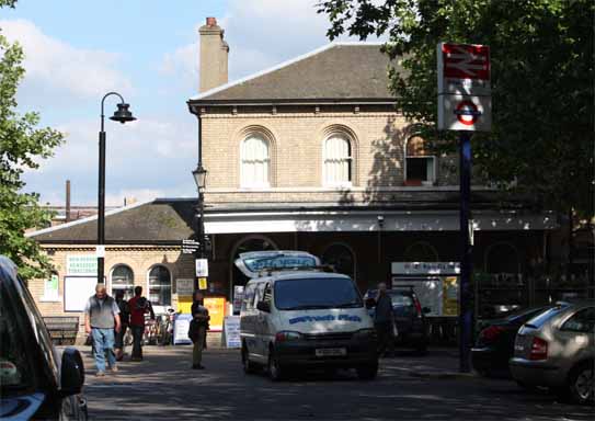 Kew Gardens Station